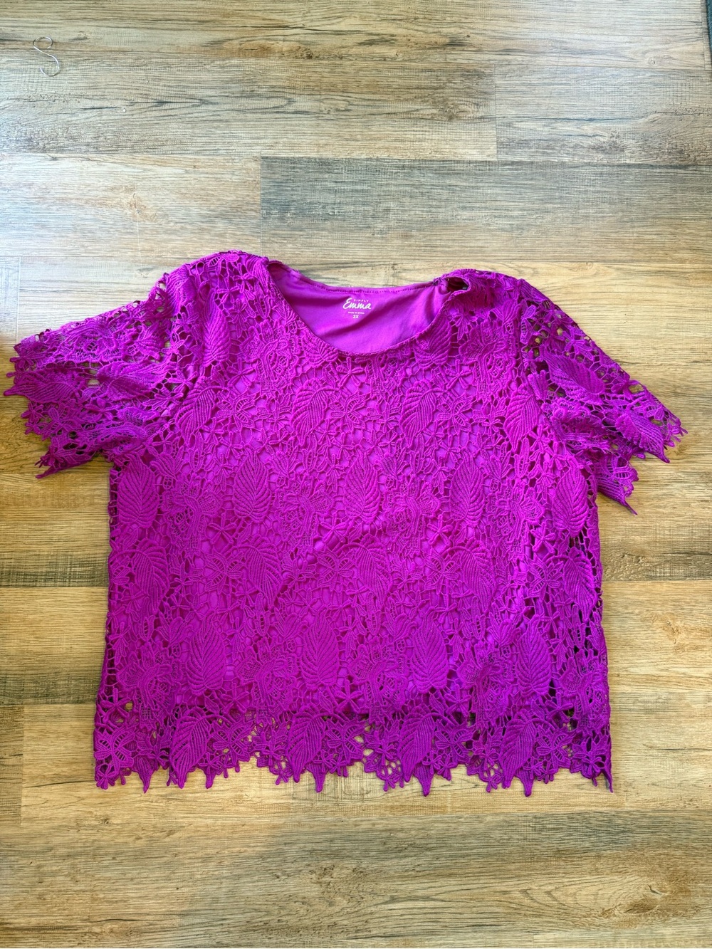 Simply Emma Magenta Crochet Lace Short Sleeve Top